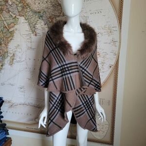 Ariana by Howard's tan black plaid cape coat waterfall front faux fur collar OS